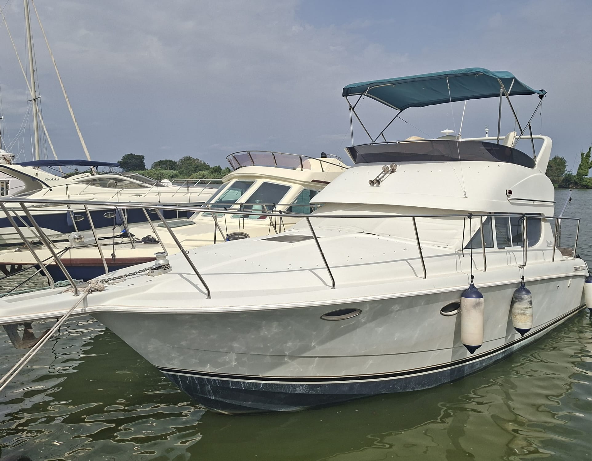 Silverton 312 Fly+ 2x135hp MCM DIESEL<br><a href=dettaglio.aspx?Id=325 >VAI ALLA SCHEDA</a>